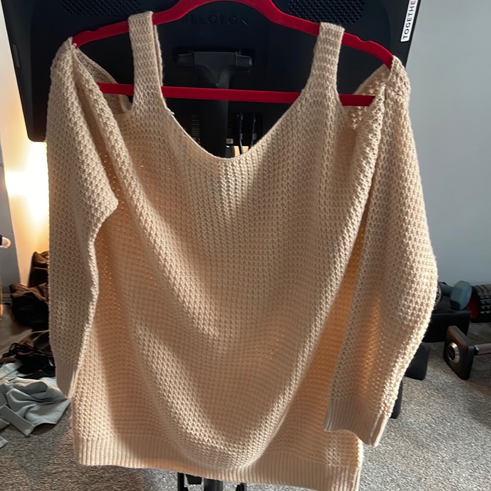 Cream Sweater Size L. Listicle Brand